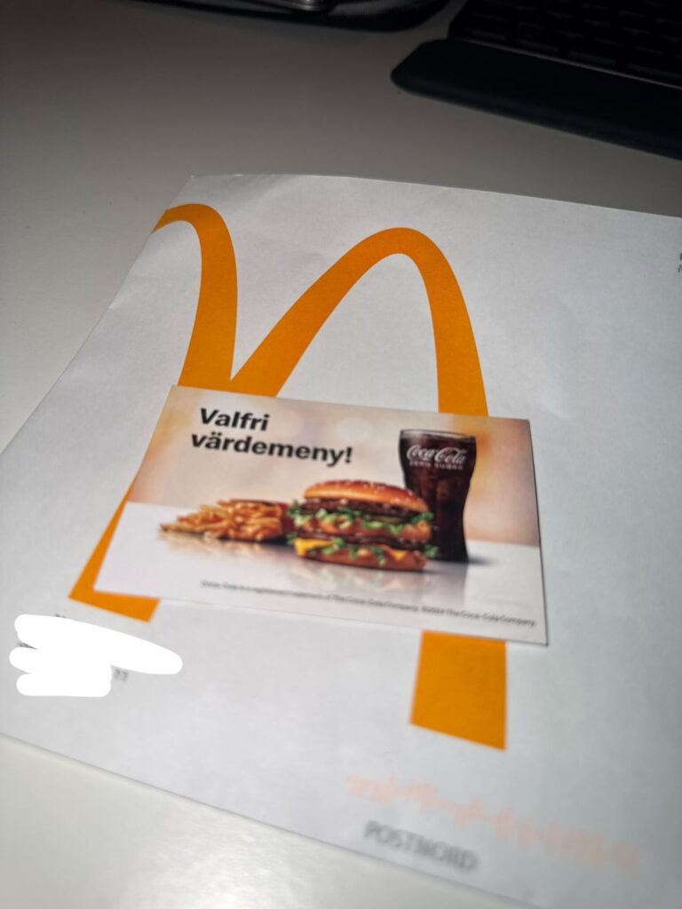 マクドナルドは私に2つのカビの生えたハンバーガーをくれました、そしてホストメニューの値チェック