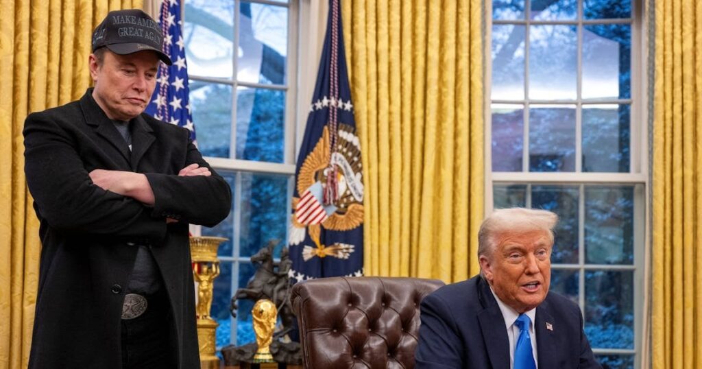 トランプは、彼の命令をブロックした裁判官を公然と脅します