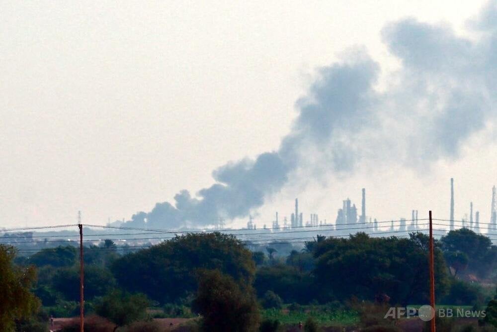 スーダン首都で戦闘激化、56人死亡 市場に着弾し負傷者も多数