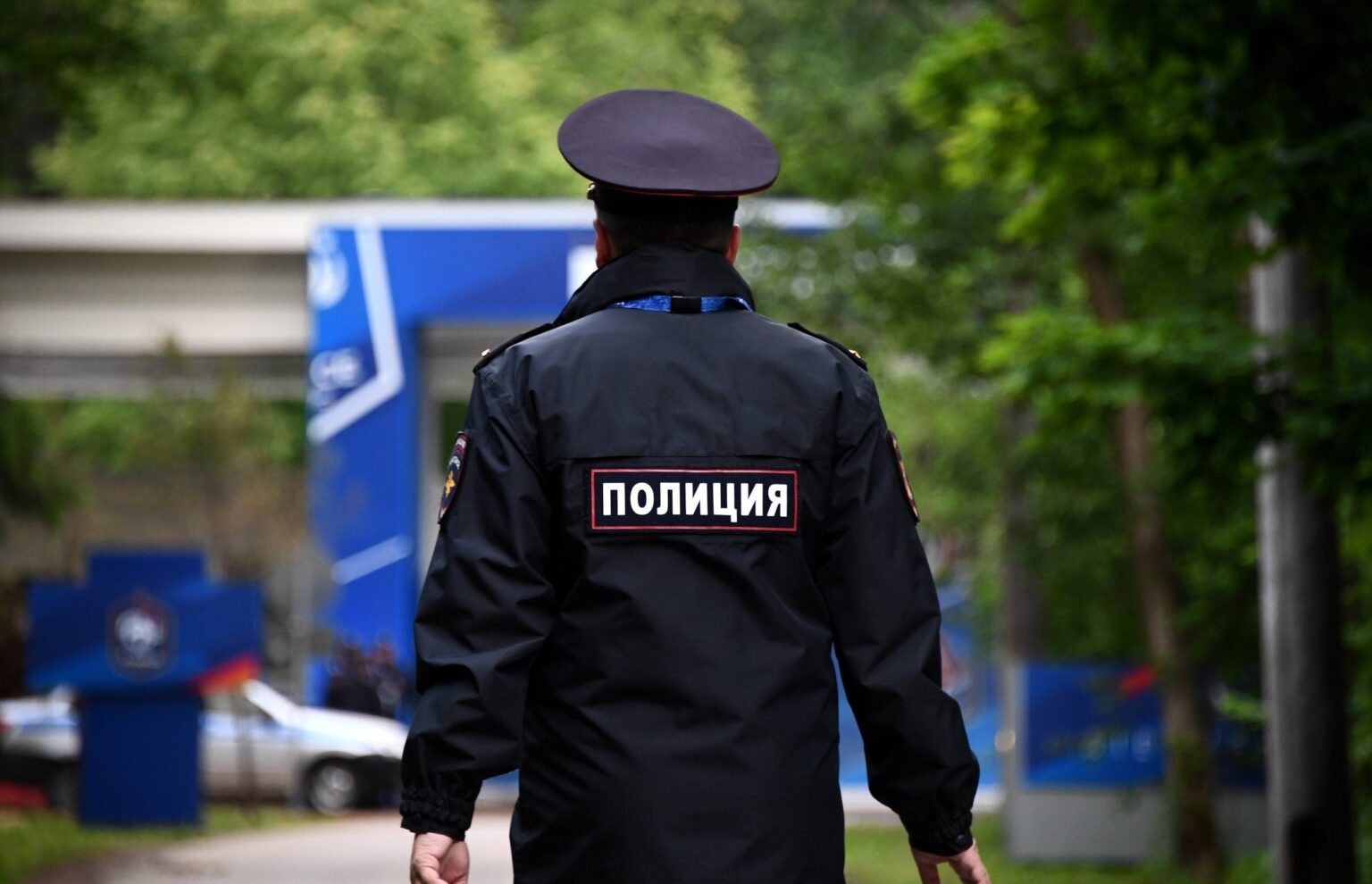 ロシアの大佐が窓から落ちるように謎