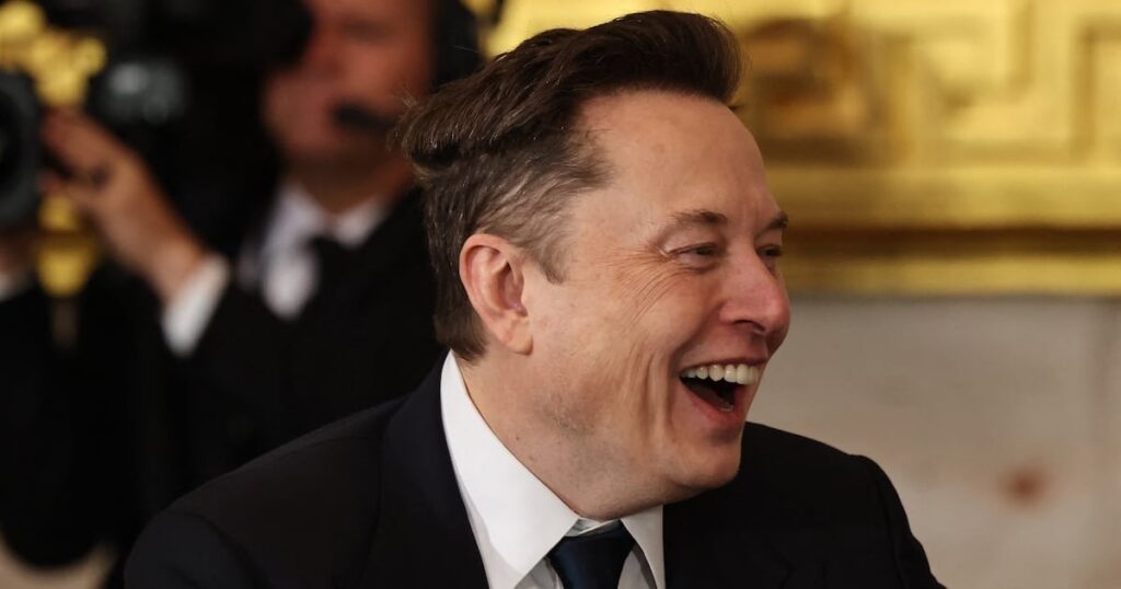Elon Muskは、最新のDoge Takeoverで上級政府の労働者を閉鎖します|情報筋は、Dogeディレクターがすべての政府職員を管理するコンピューターシステムの管理を押収したと主張した。