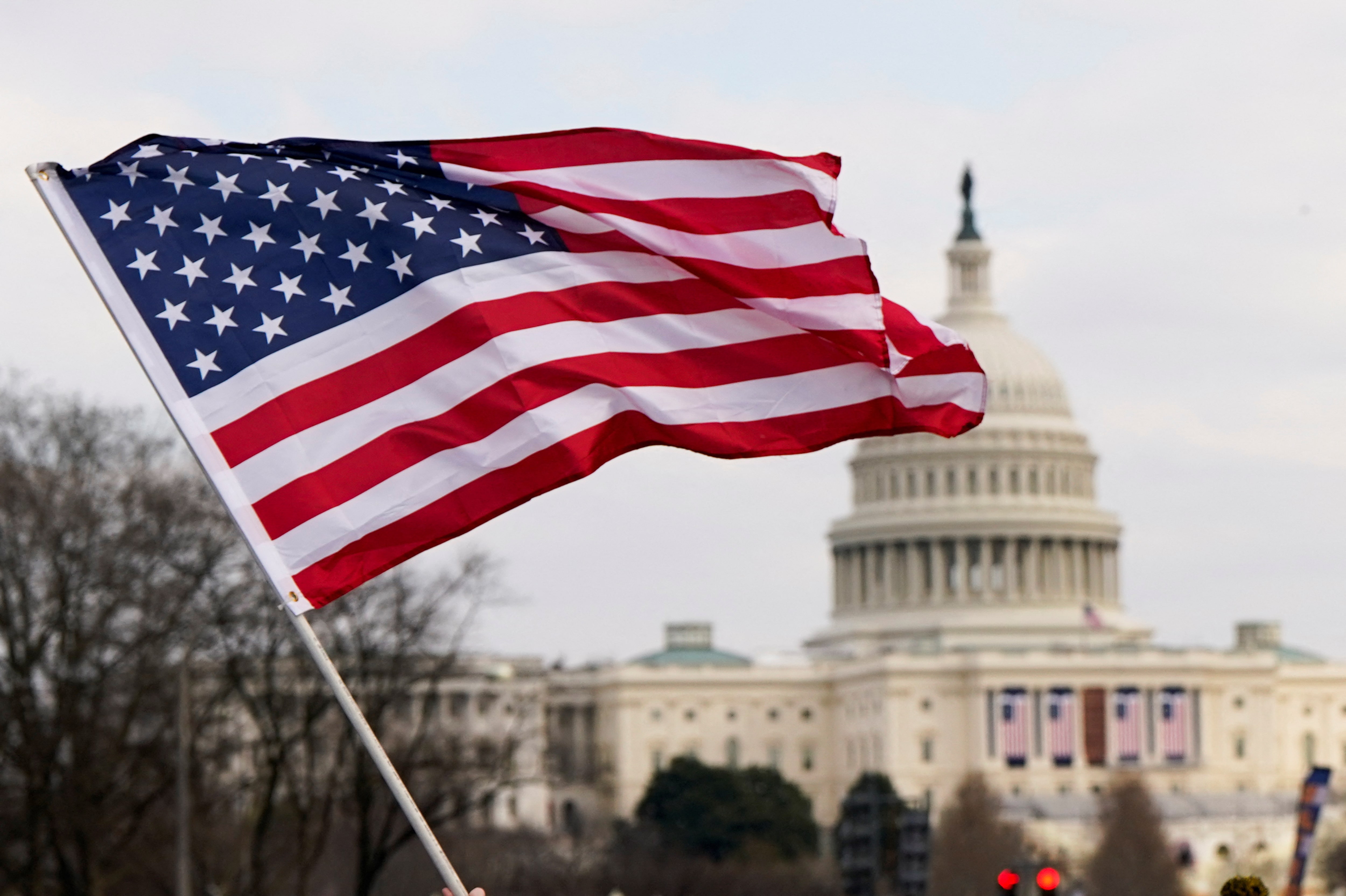 米連邦機関で大量解雇始まる、教育省などの仮採用者に通知相次ぐ