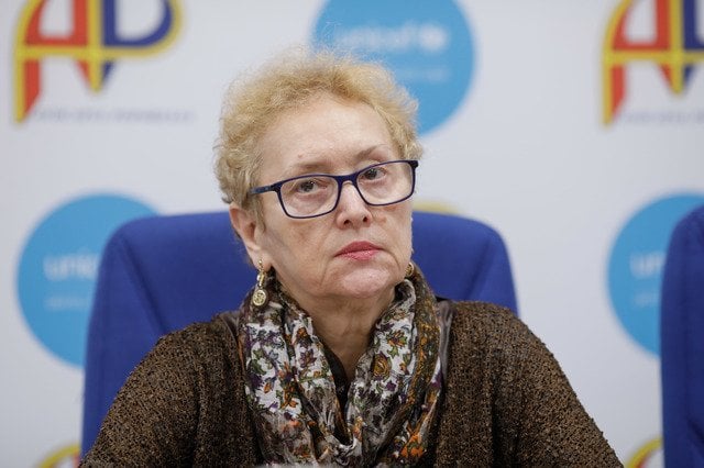 USR：PSDとPNLは、いわゆる人々の弁護士であるRenate Weberを保持しています。彼女の任務は2024年6月に失効しました。それ以来、彼女は違法にその地位を占めています