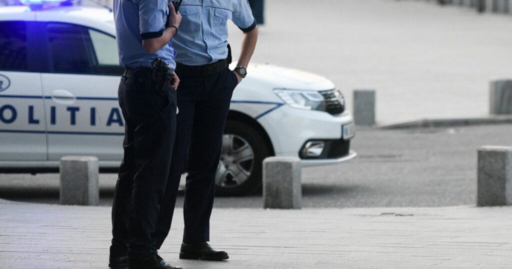 贈収賄のお金を稼ぐために警察からATMに送られた首都で保険なしで捕らえられたドライバー| Digi24