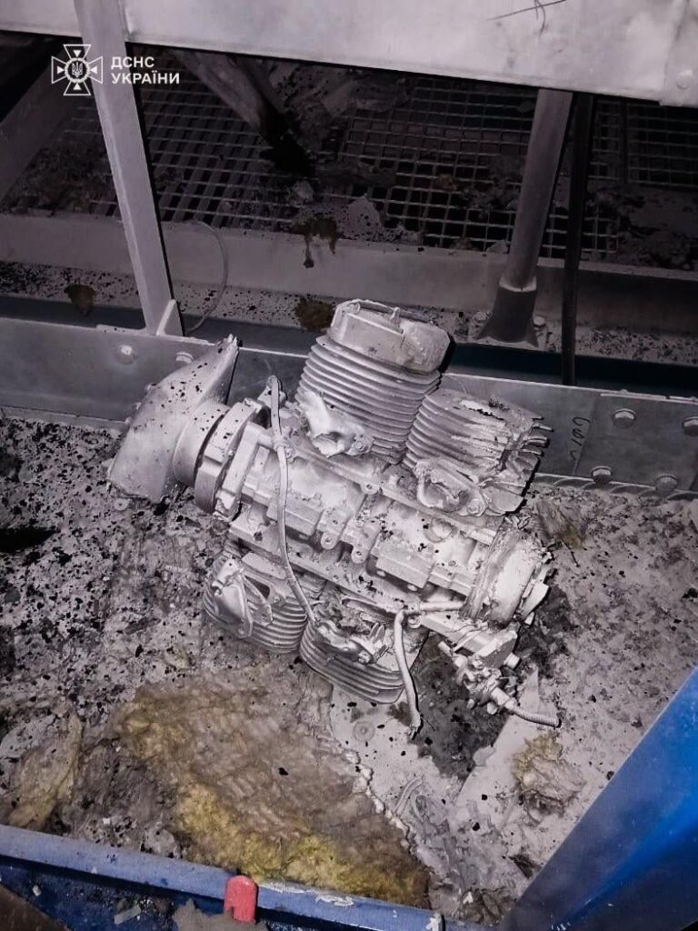 チェルノブイリ原子力発電所（CHNPP）の反応器No. 4周辺の封じ込め構造のサイトで見つかったエンジンは、ロシアとイランのhesa shahed kamikazeドローンのものと同じです。