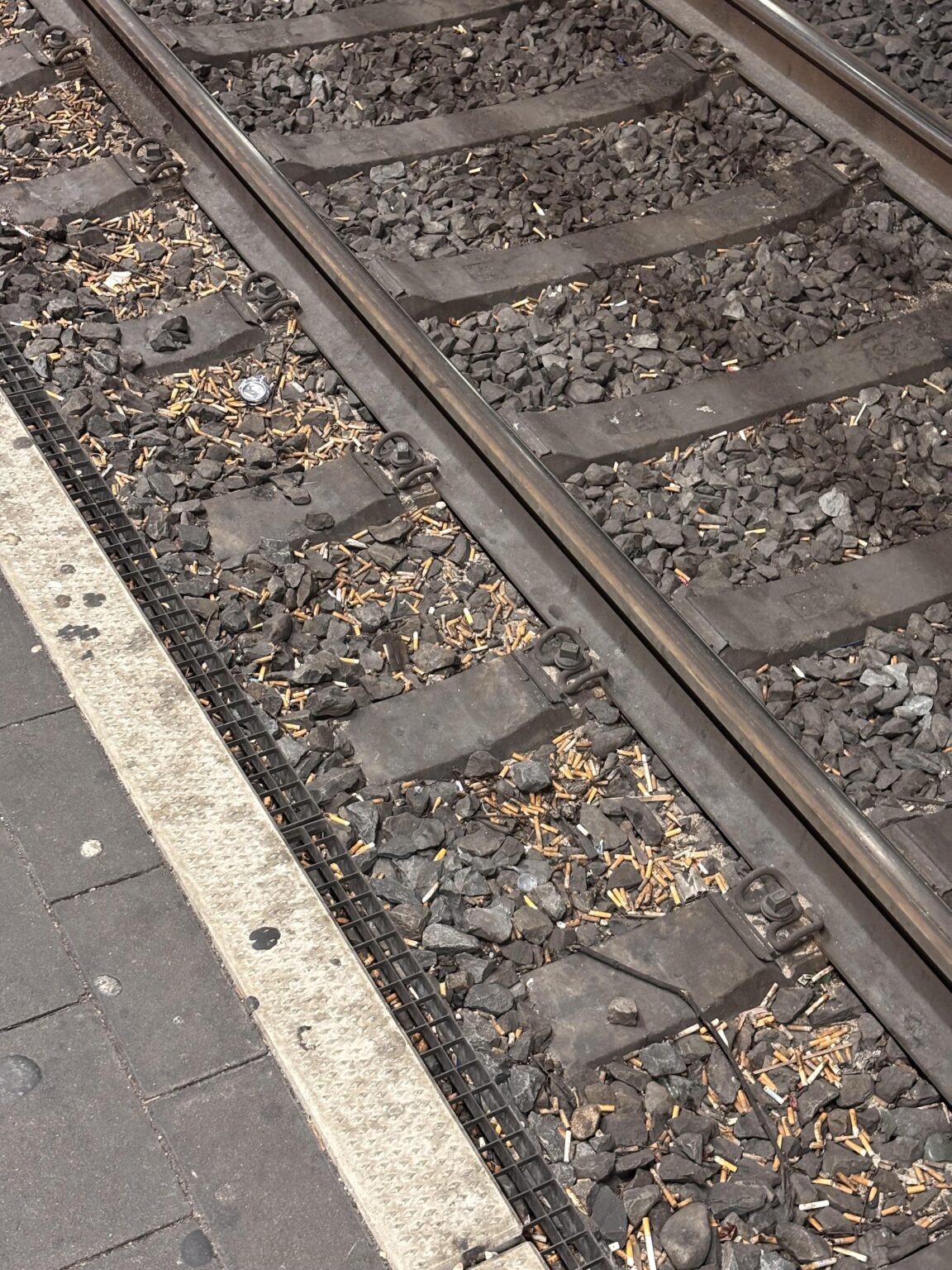 電車の停留所で喫煙を禁止した時ではありませんか？