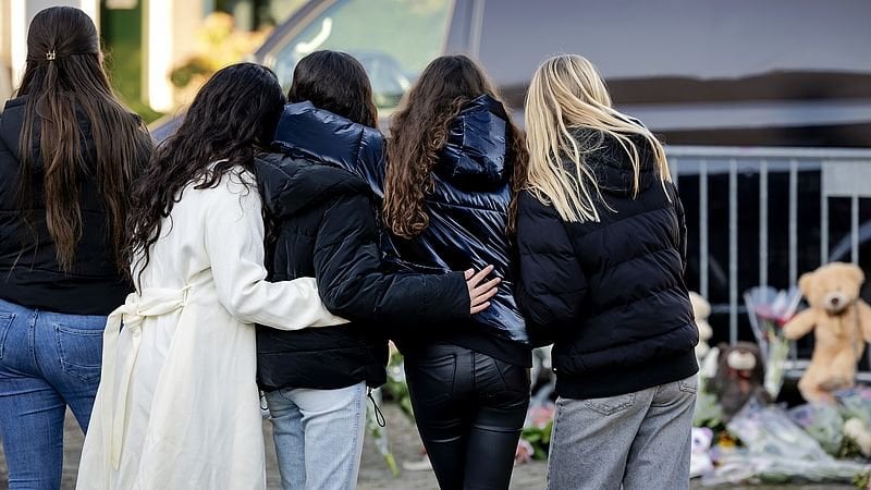 隣人の混乱した行動は多くの心配を引き起こす可能性があり、冗談は息子の鍵との経験もあります：「家族はしばしば最初に問題を見る」