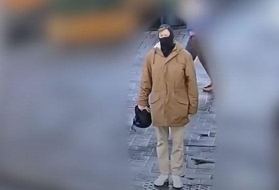 彼が元夫である第5地区殺人の犠牲者である彼の元夫から逃げたら、彼はハンガリーに戻らなければなりませんでした（このRedditの投稿の2回目の試み）
