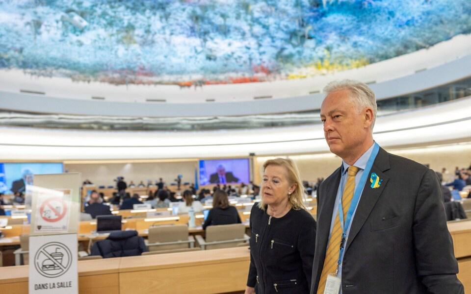 写真：数十人の代表者が、ウクライナの「鉄」支援において、国連人権理事会へのロシアの演説から出て行く
