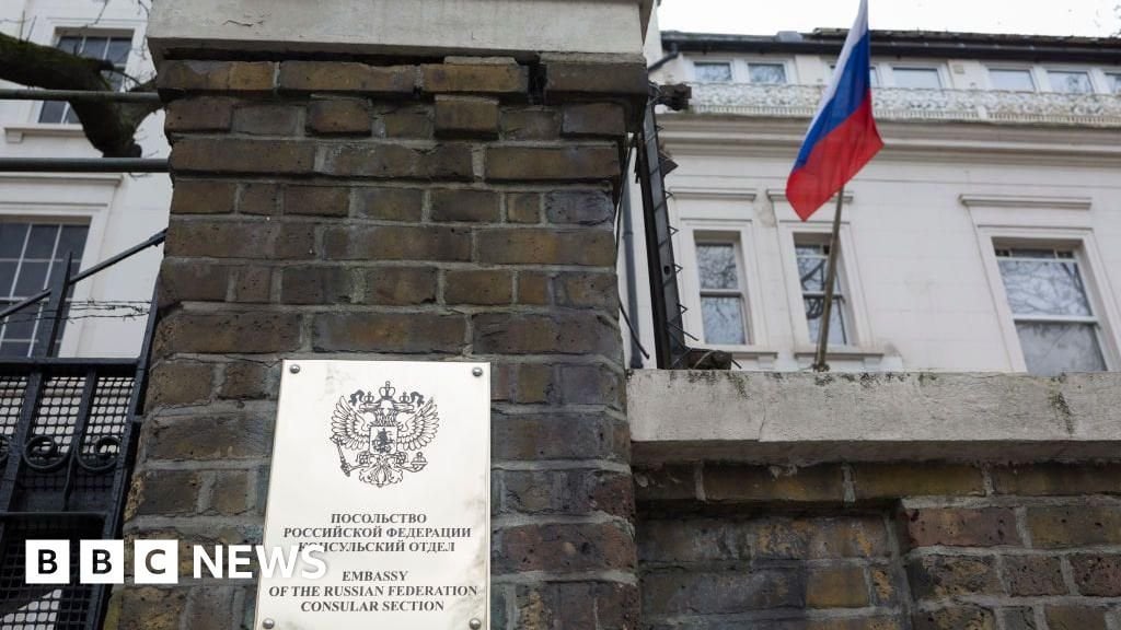 英国は、列をスパイした後、ロシアの外交官を追放します