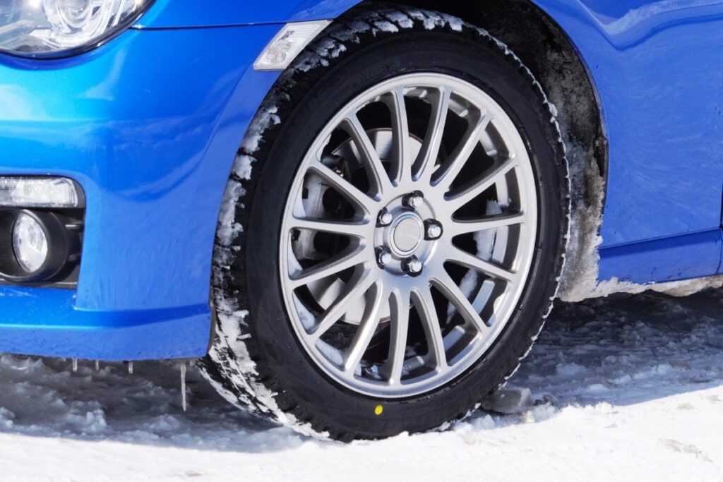 雪道のイメージ（画像：写真AC）。