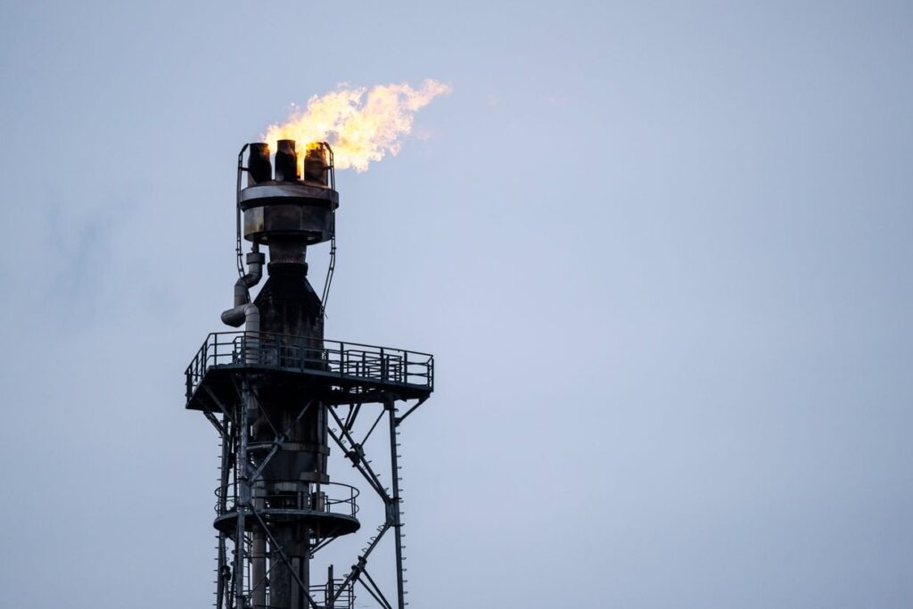 ロシアのリアザン石油精製所は、ドローンストライキ後の操業を停止します、とロイターは報告しています。
