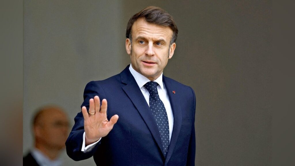 マクロン仏大統領、トランプ氏の発言を腕を伸ばして制止し…英語で事実関係をその場で「訂正」―「６割は（無償で）支払っている」
