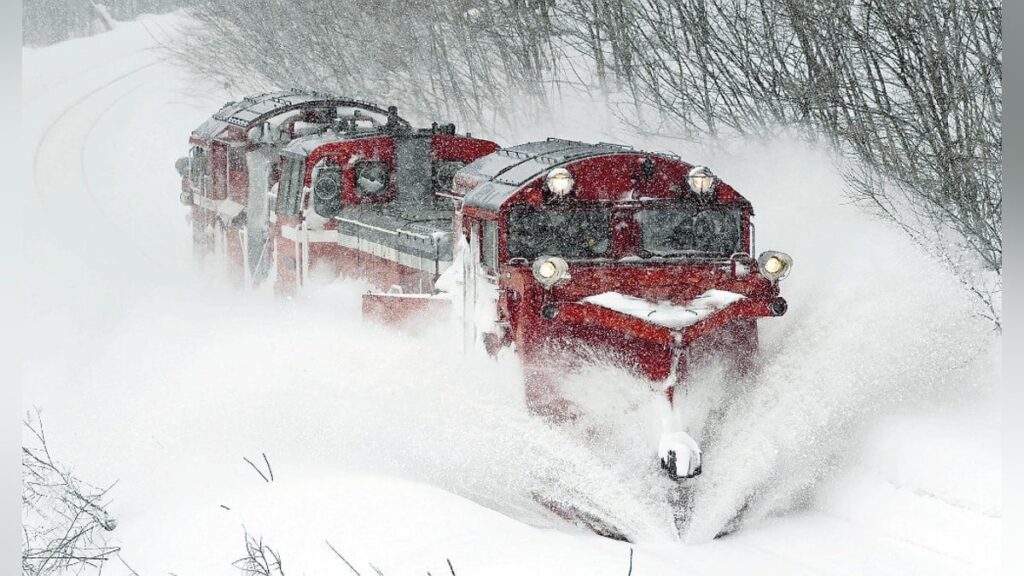 「映え写真」撮影目的か、線路に不自然な雪塊…北海道「宗谷ラッセル」急停止 : 読売新聞
