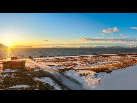 ノルウェー北部のフィヨルドからのドローンビデオ、北極圏