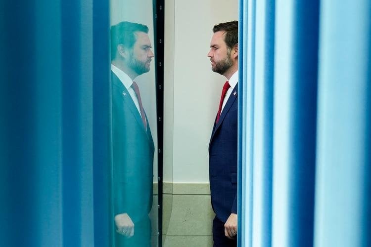 Mette FrederiksenはJD Vanceの批判に再び応答します：私たちは私たちに座っていません [at vi skulle være en dårlig allieret til USA]