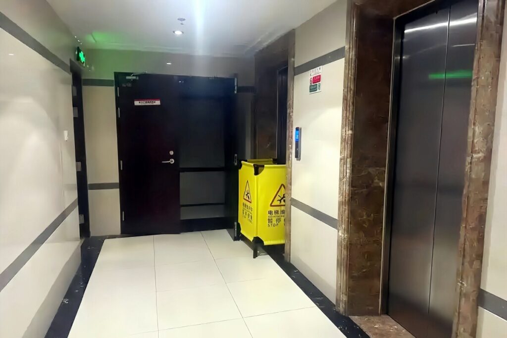 高層マンションでエレベーターが急降下直後に急上昇、住民1人が死亡―中国