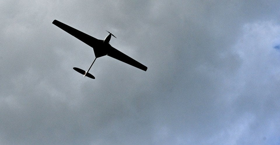 ロシアは、4つの地域に対するドローン攻撃を報告しています。カルガの工業施設での火災が発生します。