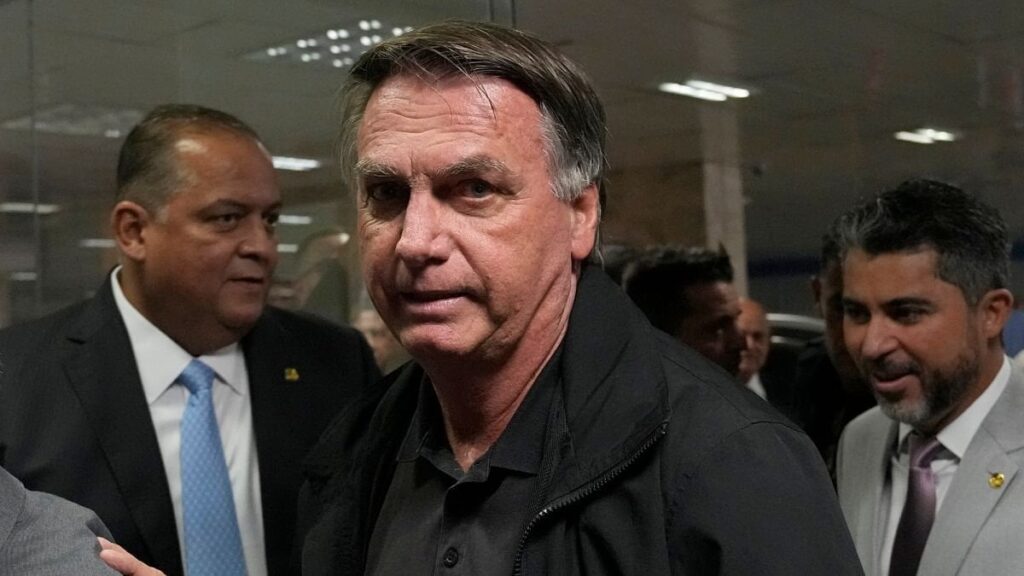 ブラジルの前大統領ボルソナロは、ルーラを毒する計画を含むクーデターの疑いで起訴されました