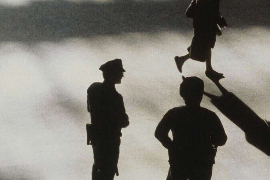 あなたは警察に頼ることを恐れる必要はありません - または、警察は家庭内暴力の犠牲者をどのように助けますか（そうではありませんか）？