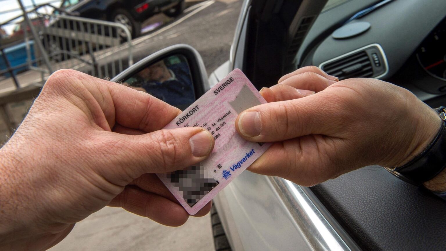 酔っ払ったドライバーと認知症の人々は運転を続けます - ライセンスを失ったにもかかわらず - ラジオスウェーデン