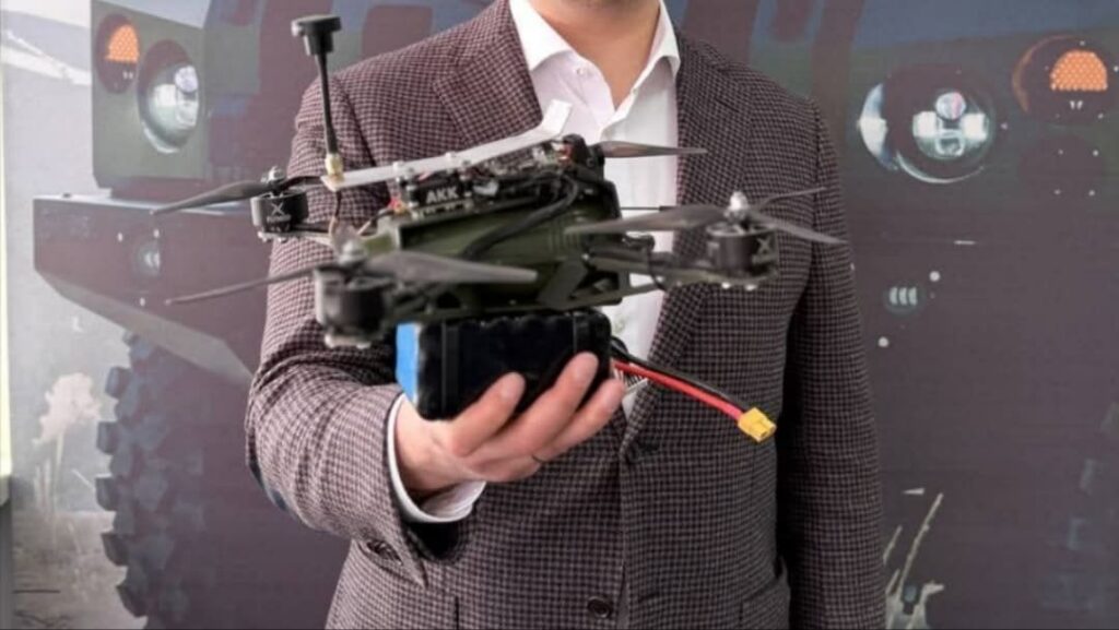ウクライナの鎧は、60mmの鉱山に基づいてFPVドローンを開発しました