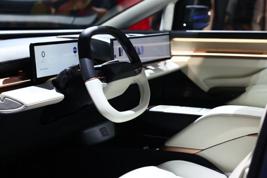 鴻海がホンダに協業提案、日産・三菱自と４社陣営を視野－日経 ― 鴻海は仏ルノーから株式買い取りの意向