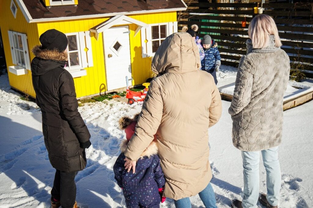 エストニアの子育てシステムでは、子どもに対する暴力と虐待は一般的ですか？