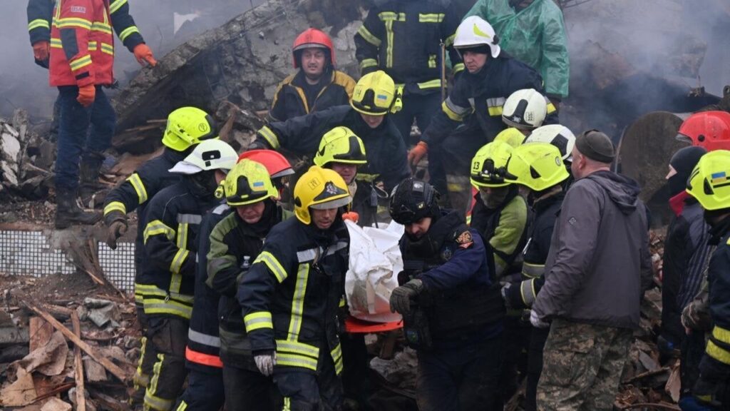 ロシアの空爆は、ウクライナのいくつかの死亡、損傷エネルギーインフラストラクチャを残します