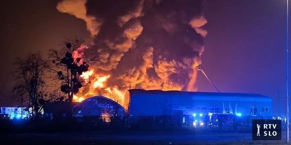 テズノビジネスゾーンで大規模な火災が発生しました。周囲の住民は窓を閉める必要があります。