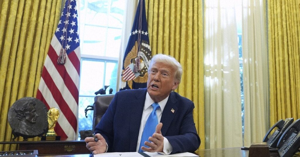 トランプ氏「プラスチックへの回帰」宣言 紙製ストロー阻止の意向