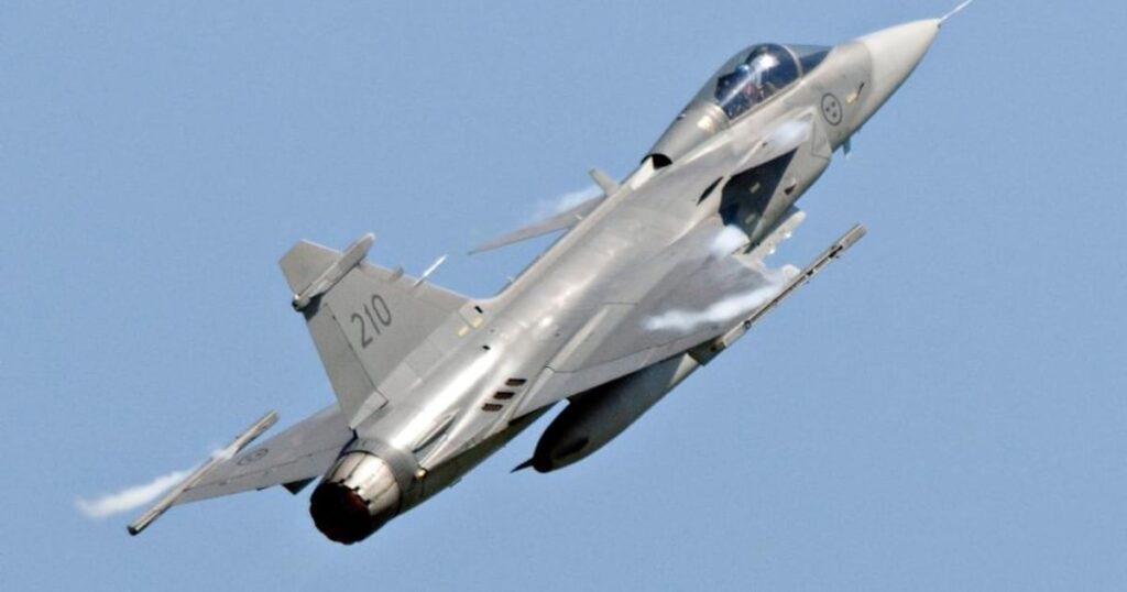 戦闘機の購入を含むアイルランド軍の大規模な拡大のために求められたコスト