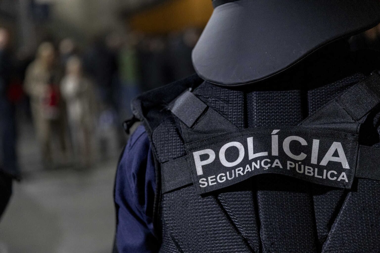 [JN] Leiria Schoolの若者に嫌がらせをした男が家に侵入し、夜明けに3人の人質を取りました