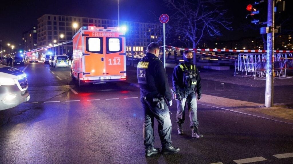 ホロコーストの追悼施設近くで刃物による襲撃、容疑者逮捕 独ベルリン