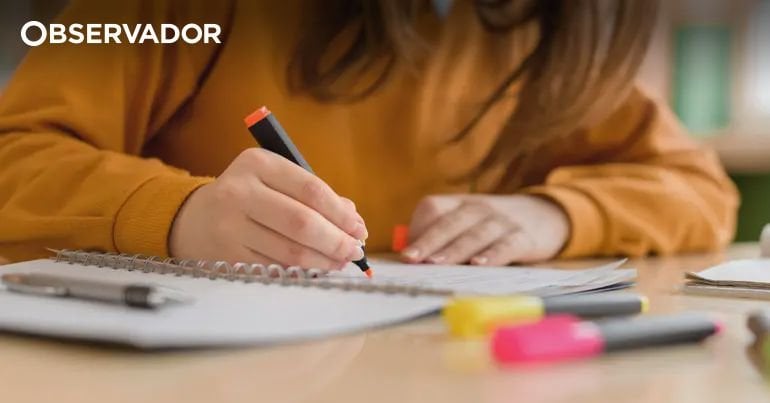 大学生は、インターネット上で同僚を追いかけ、死をシミュレートしたとして7年以上の刑を宣告されました