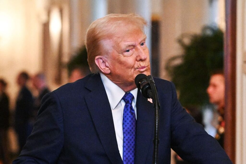 「自分の国を救う者は法律に違反しない」：トランプは彼の行動が違憲であることを否定する