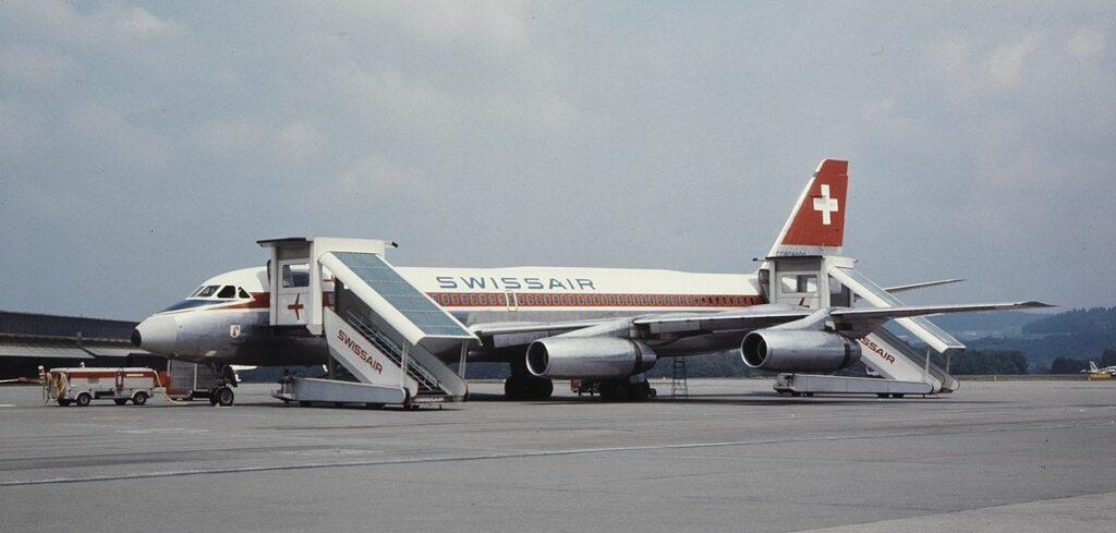 55年前、Swissair Flight 330は離陸直後に爆発し、飛行機がcrash落し、47人の乗客と乗組員全員が死亡しました。
