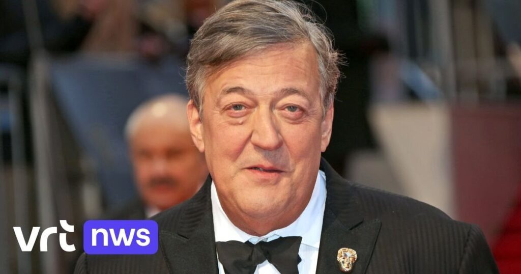 イギリスの作家で俳優のスティーブン・フライは、クー・ルーベンから名誉博士号を取得します