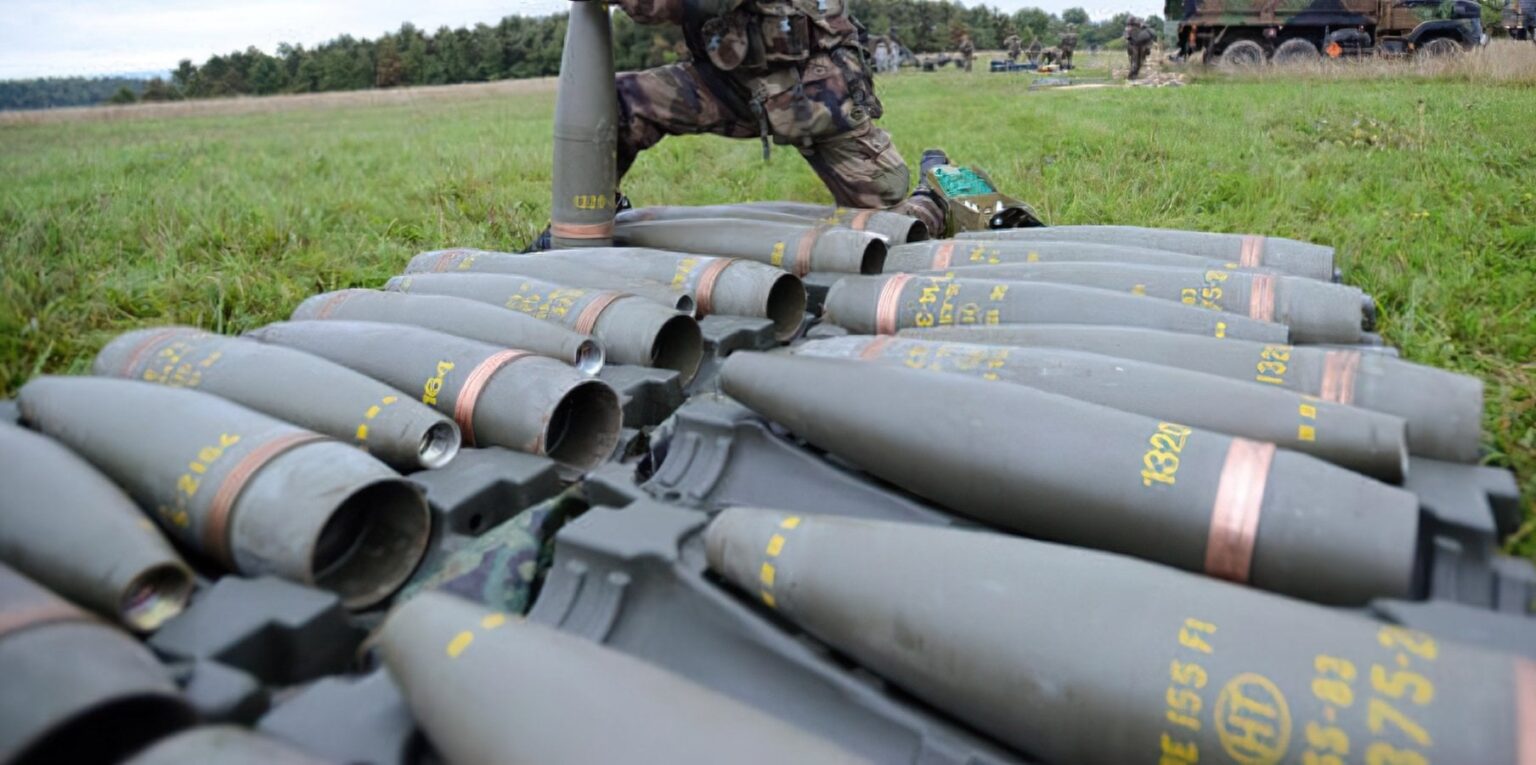 フランスは、武器生産に民間産業を巻き込む予定です
