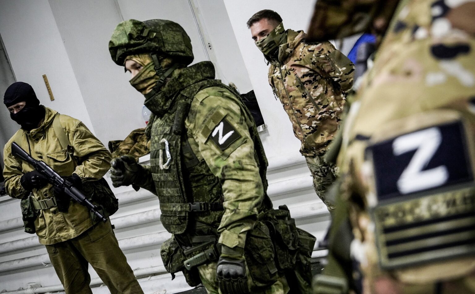 酔っ払った殺人のために命を奪われたロシアの兵士