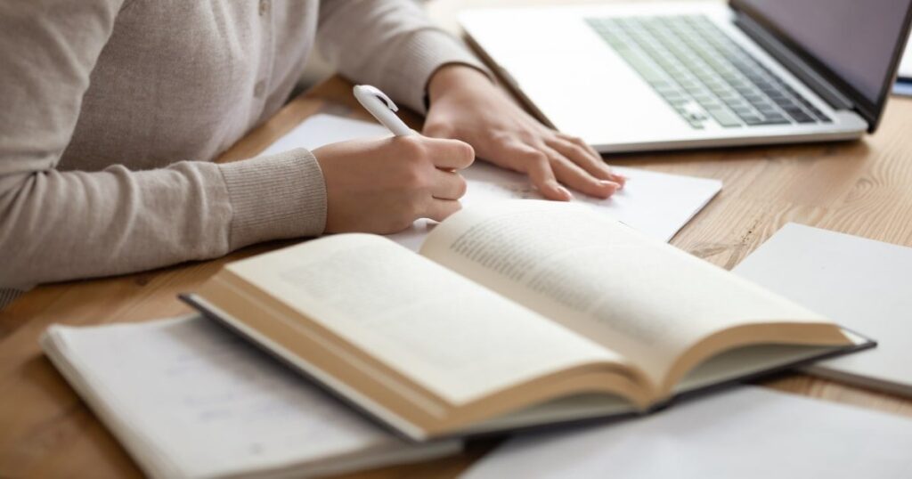 論文と「ジャーナリストが書く記事」は全然違う…【ジャーナリストの記事の例】◎特濃ワイドおっぱい淫女エロ姦波襲来！★綾瀬はるか　あるぞ！破局説を一蹴する「結婚ガチ匂わせ発言」新情報★長澤まさみ　マンスジくっきり！「食い込み猥褻写真」悪質ネット販売★加藤綾子　女子アナ上納疑惑で蒸し返される「巨根・さんま」との㊙︎関係★中川安奈　打倒・ホラン千秋に燃える「おっぱい激揺れ」春のMC大戦争★吉岡里帆　女優大躍進の裏で忍び寄る「乳首＆性器見え画像」流出被害★小泉今日子　フジの窮地に一肌脱ぐ！月９主演「熟れ乳SEX濡れ場」決意★与田祐希　環奈不要論で色気を見せる「隠れ巨乳」朝ドラヒロインの座