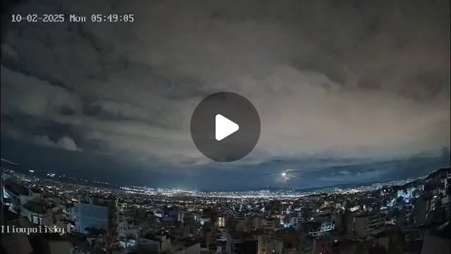 流星は屋根裏の空を通り過ぎました