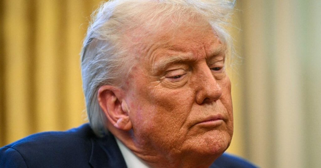 トランプはプレッシャーの下で折りたたまれ、メキシコとカナダで関税を一時停止します