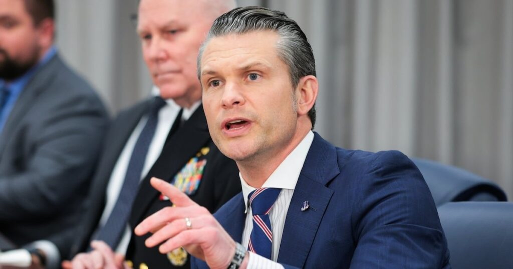 ピート・ヘグセスはレポーターにスナップして、「未達成」の軍事長について尋ねる