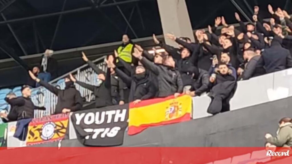 「Grândola、Vila Morena」は、ベティスウルトラのナチスの挨拶に応じてセルタスタジアムで聞いた