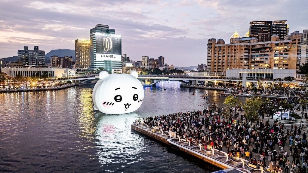 愛河湾に降臨のちいかわの巨大バルーン 9日間で延べ320万人超を魅了