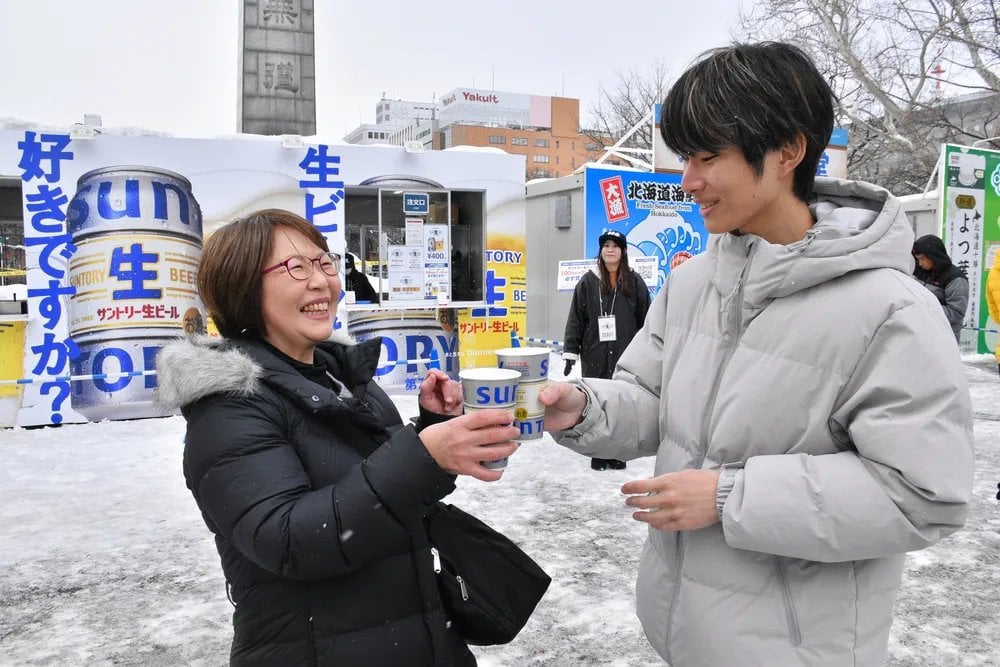 【有料記事なので大喜利となります】なぜさっぽろ雪まつりの会場で、冷たい生ビールやソフトクリームを求めてしまうの？