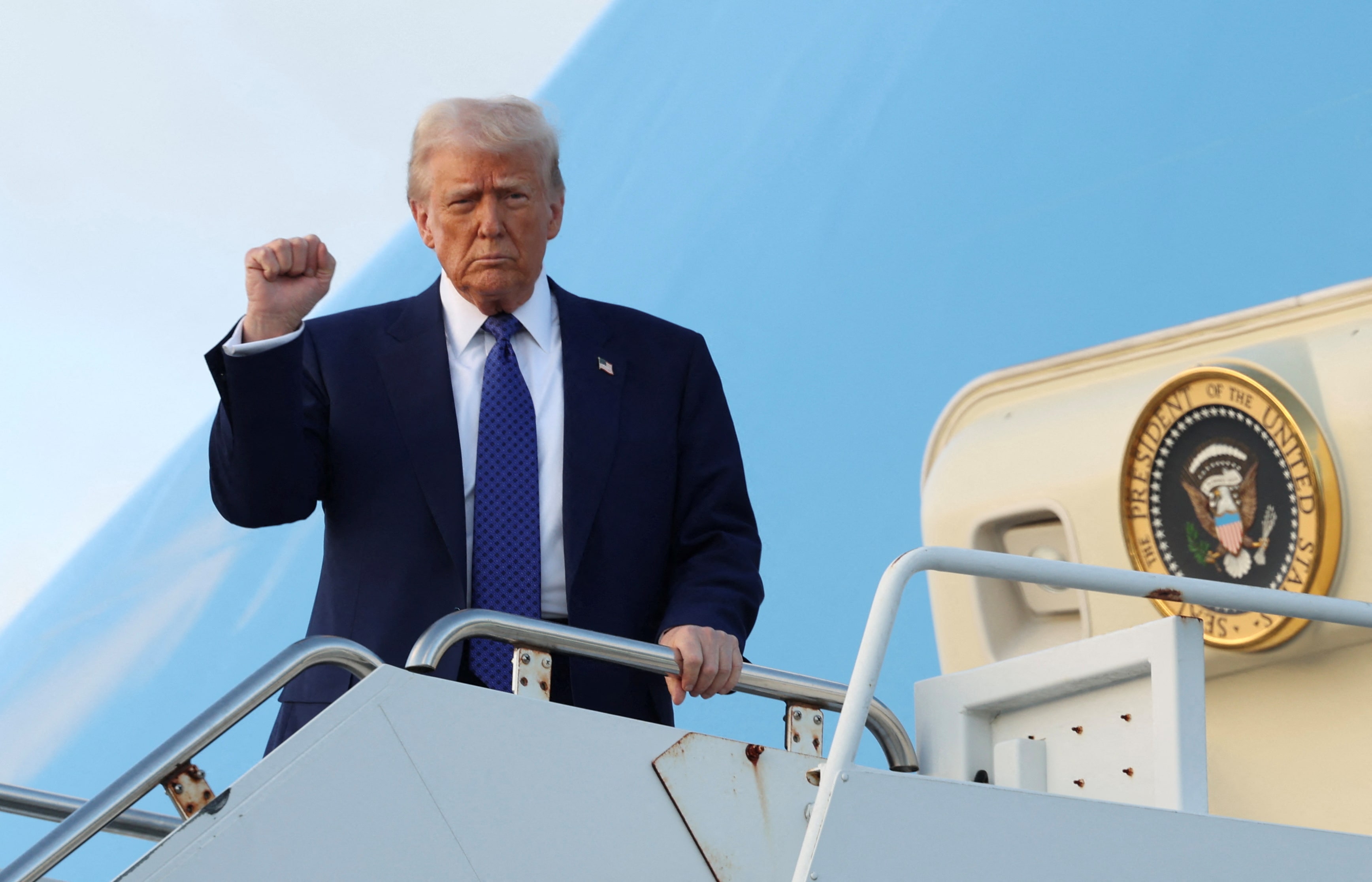 国を救えば違法ではない、トランプ氏がＳＮＳに投稿　民主党反発