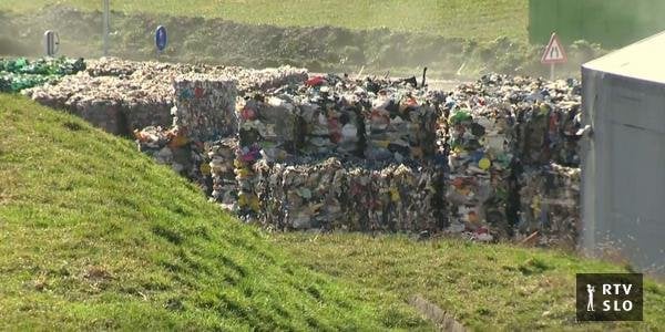 Kostakの埋め立て地の検査官は、埋葬廃棄物を検出しました