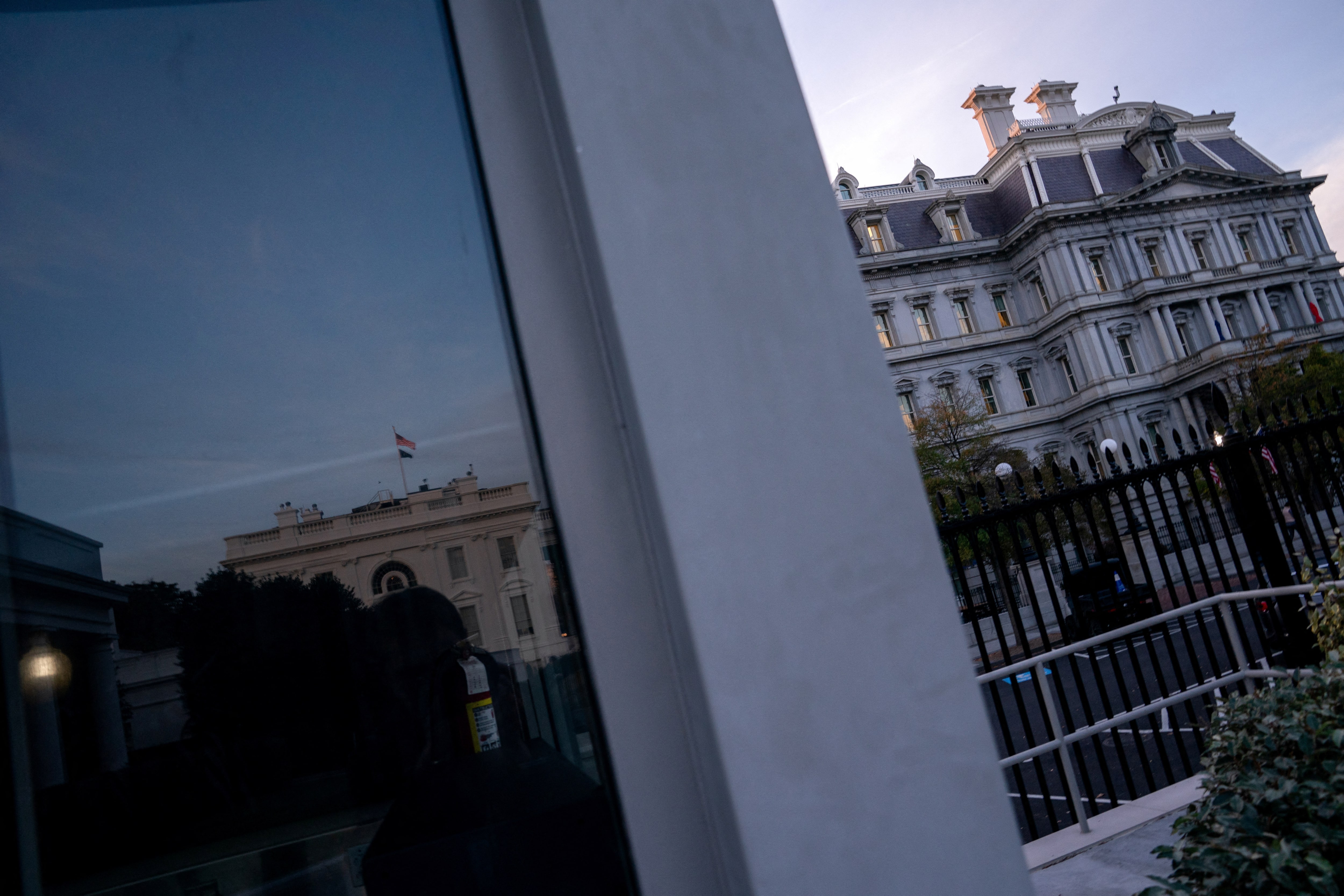 米ホワイトハウス、ロイターなど一部メディアの初閣議取材を拒否